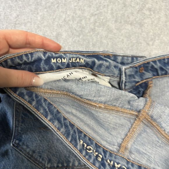 ‼️American Eagle Womens Jeans Size 8 Mom Jeans Hi Rise Boho Relaxed Fit Med Wash - Picture 12 of 16